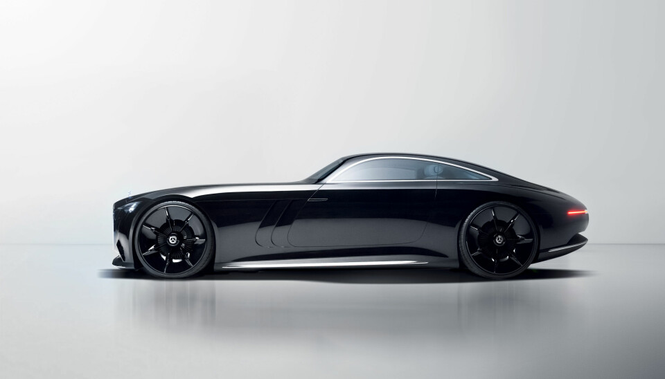 Mercedes-Benz Vision Iconic: the sculptural exterior in deep black high-gloss finish.