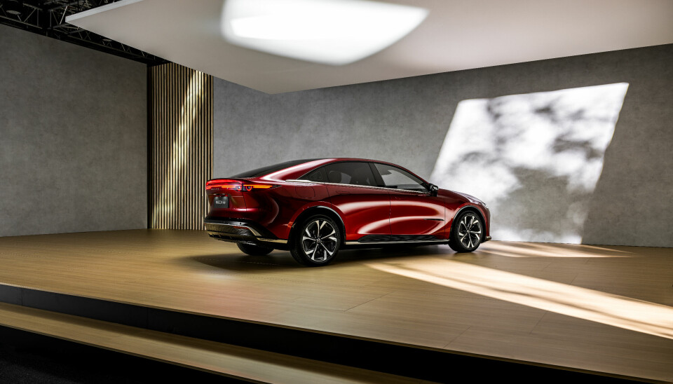 Jo Stenuit on the Mazda6e exterior design