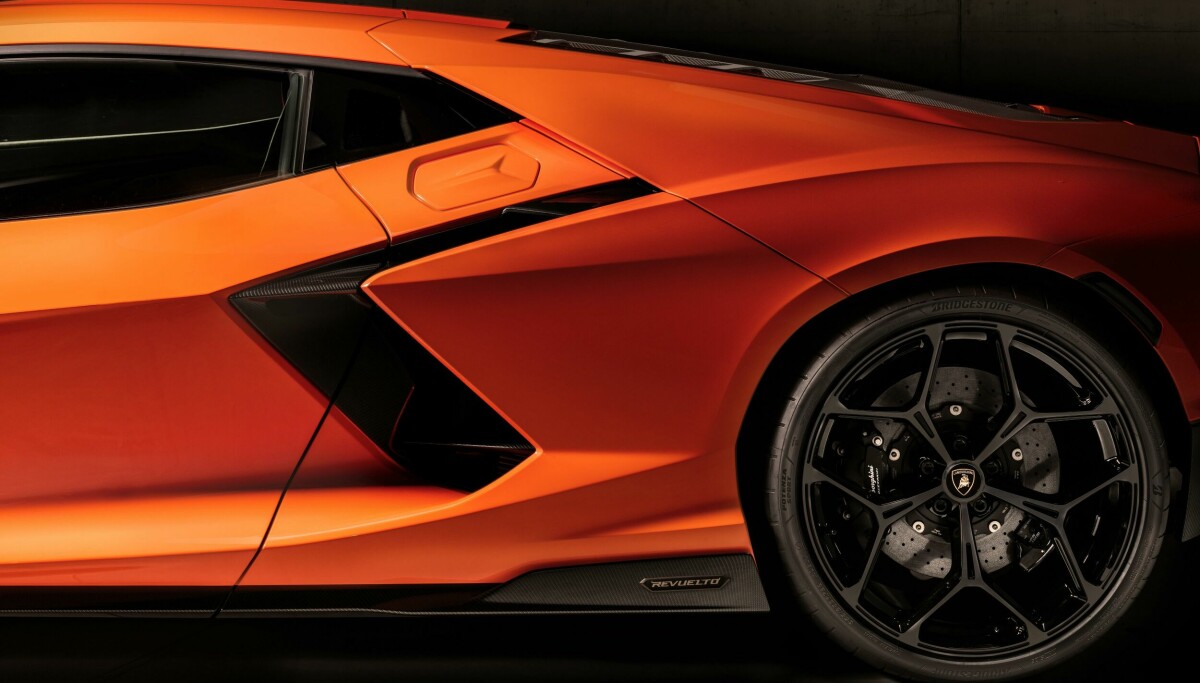 (+) Crazy but never chaotic: Mitja Borkert on Lamborghini's surfacing philosophy