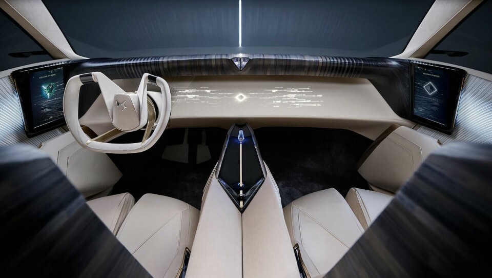 Interior full dash featuring varnished straw 2020 DS AERO SPORT LOUNGE 33- real int full dash