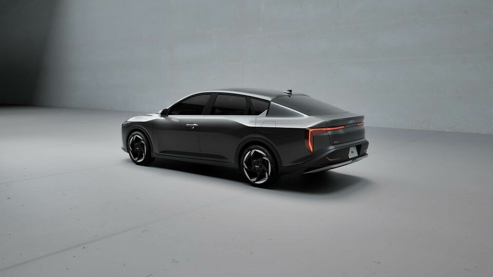 Rear end is wide, very wide Kia K4 render 2