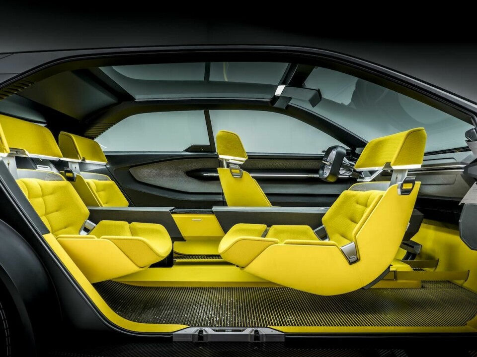 Renault Morphoz interior with rearward front seat Renault MORPHOZ interior rearward front seat
