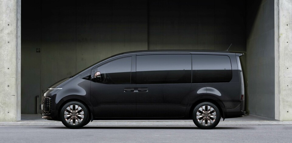The Hyundai Staria – a retrofuturistic rebuke to overly sculpted vehicles everywhere Hyundai STARIA Premium