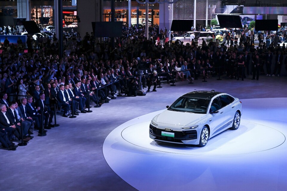 Audi attracting a crowd A250515_medium
