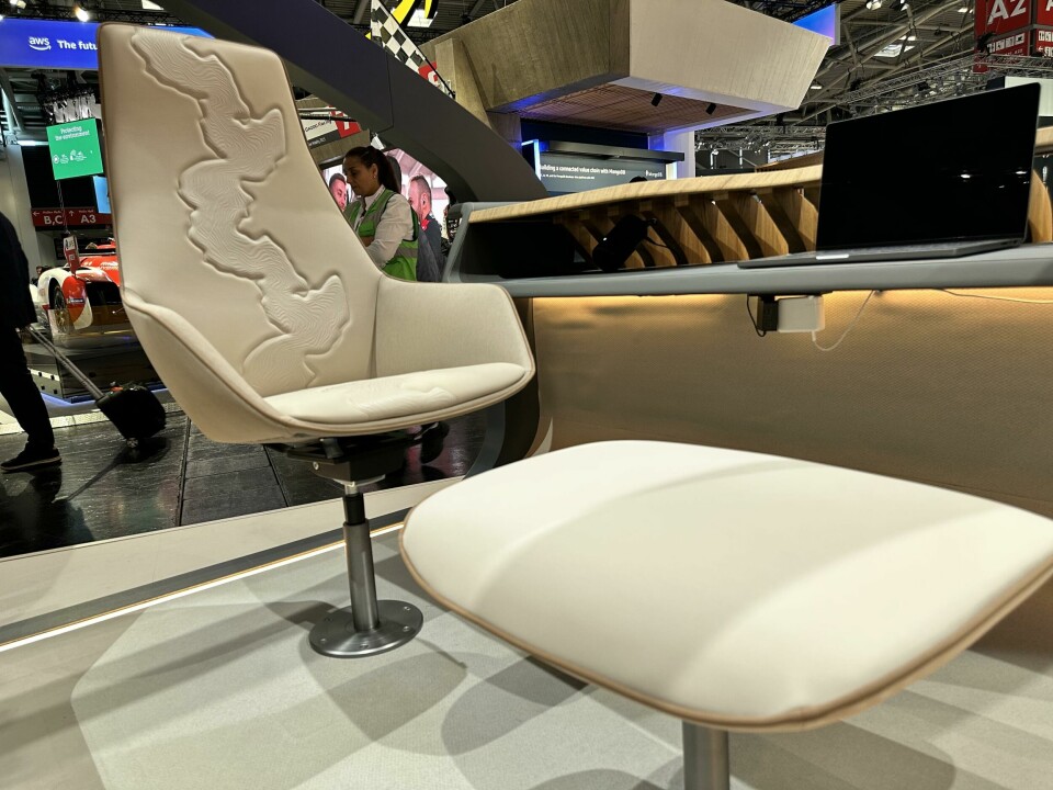 Embossed captain’s seat up front Continental Space D interior concept_1265