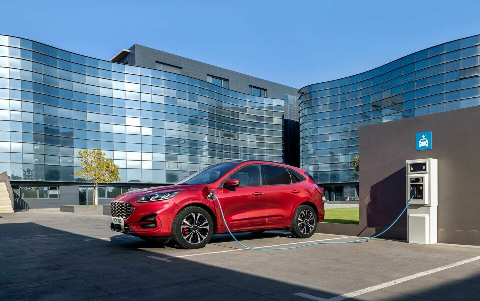 First Sight: Ford Kuga 2019_FORD_KUGA_SIDE_CHARGING-LOW.jpg