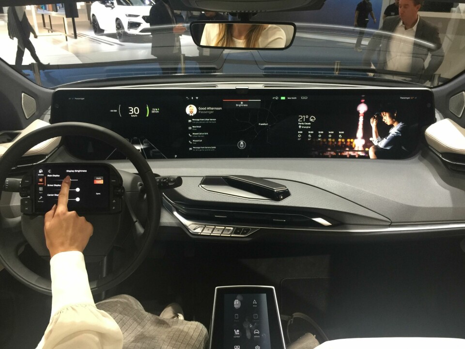 State of the Screen 2019 Byton M-Byte production - int dash2