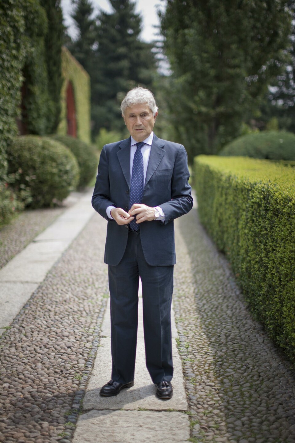 Gandini at his home near Turin © (photo credit: Mark Bramley, 2011) Gandini - full length - photo Mark Bramley 2011
