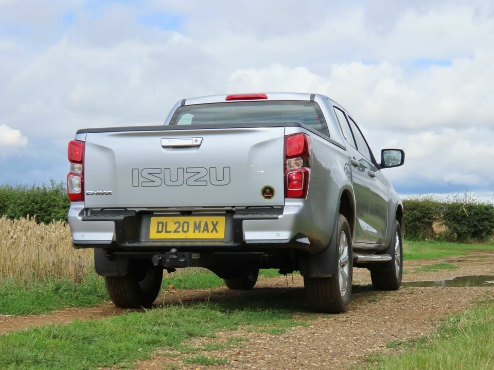 Spy the Black Mountain bed cover Small-2358-23MYIsuzuD-MaxDL20
