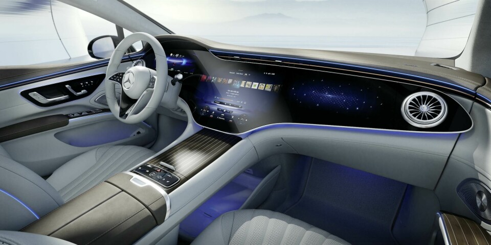 Interior Motives Summer 2021: Mercedes Benz EQS aMerc EQS - int Hyperscreen dash