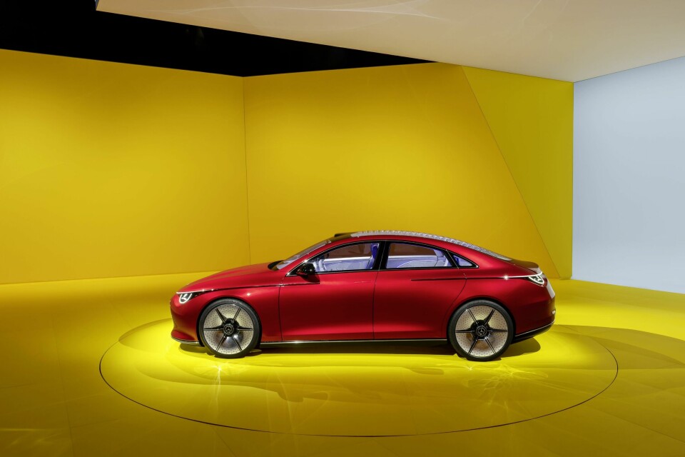 Concept CLA-Class sports typically clean body sides and a shark nose front end Large-43781-Mercedes-BenzConceptCLAClass