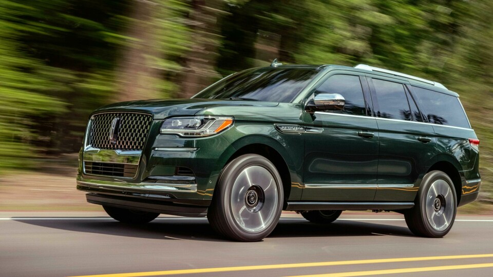 Driven: The 2022 Lincoln Navigator Final hero Lincoln Navigator_Manhattan Green Black Label_06