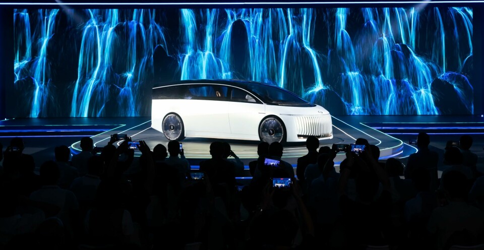 GAC reveals futuristic people carrier concept GAC Space Concept opener resized