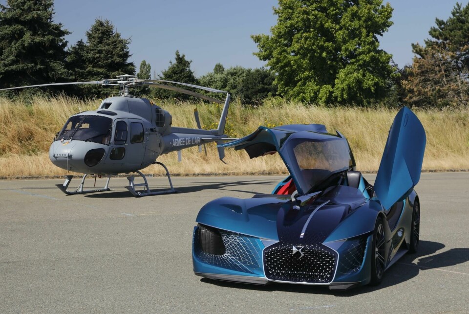 A complex feat of engineering, next to a helicopter _Citroen DS X E-Tense concept 2024A0502.JPG