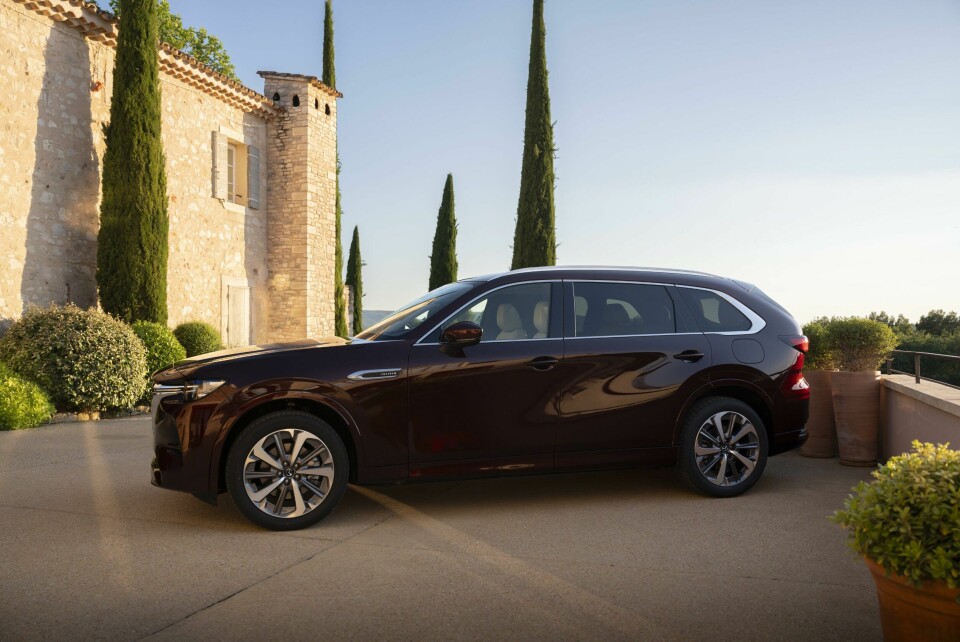 CX-80 basks in the Marseille sun during a Mazda colour workshop mazda-colour-event_2024_workshop_005