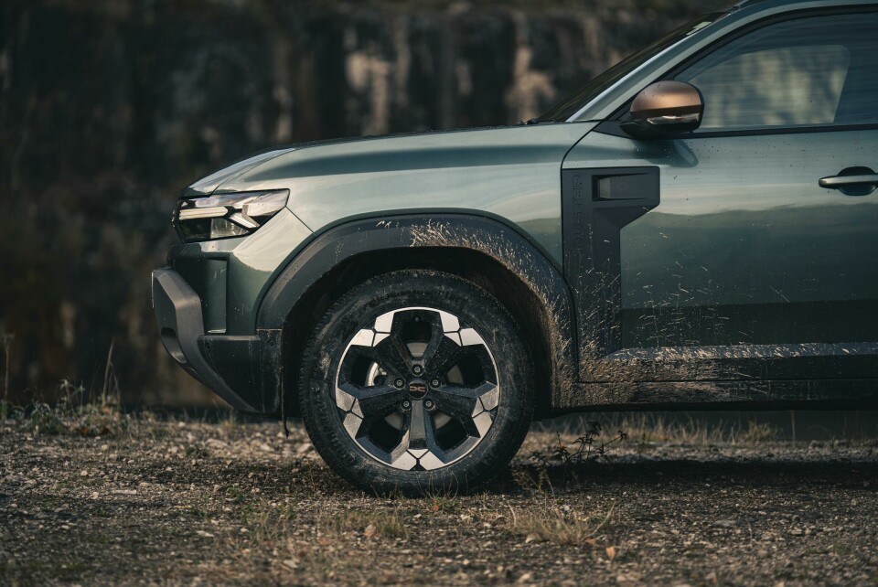 The Duster looks good with a bit of mud All-New Dacia Duster UK Press Test (12)