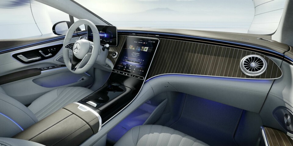 The EQS dash without the hyperscreen Mercedes EQS regular dash