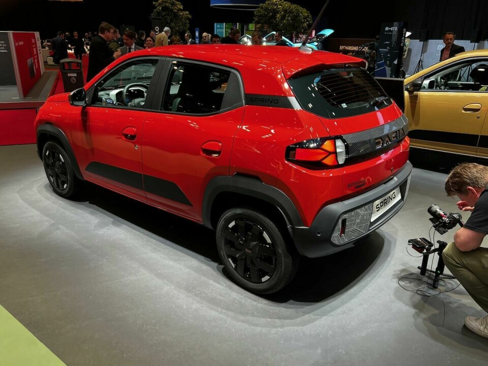 Chunky design and a map on the bumper: the refreshed Dacia Spring Dacia Spring Rear3:4