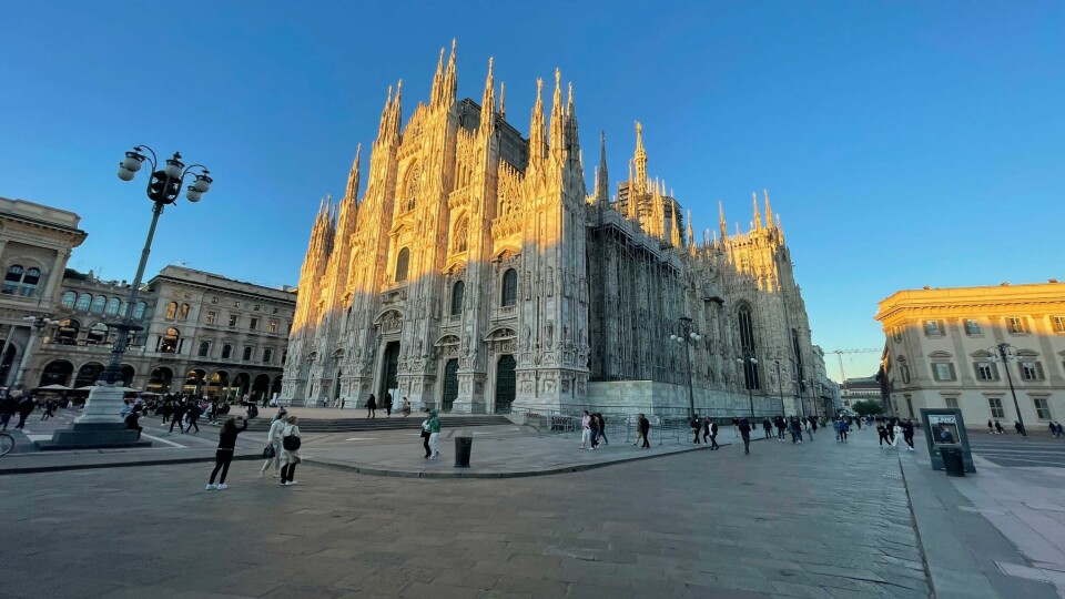 Milan, signal, manoeuvre HERO Milan Duomo