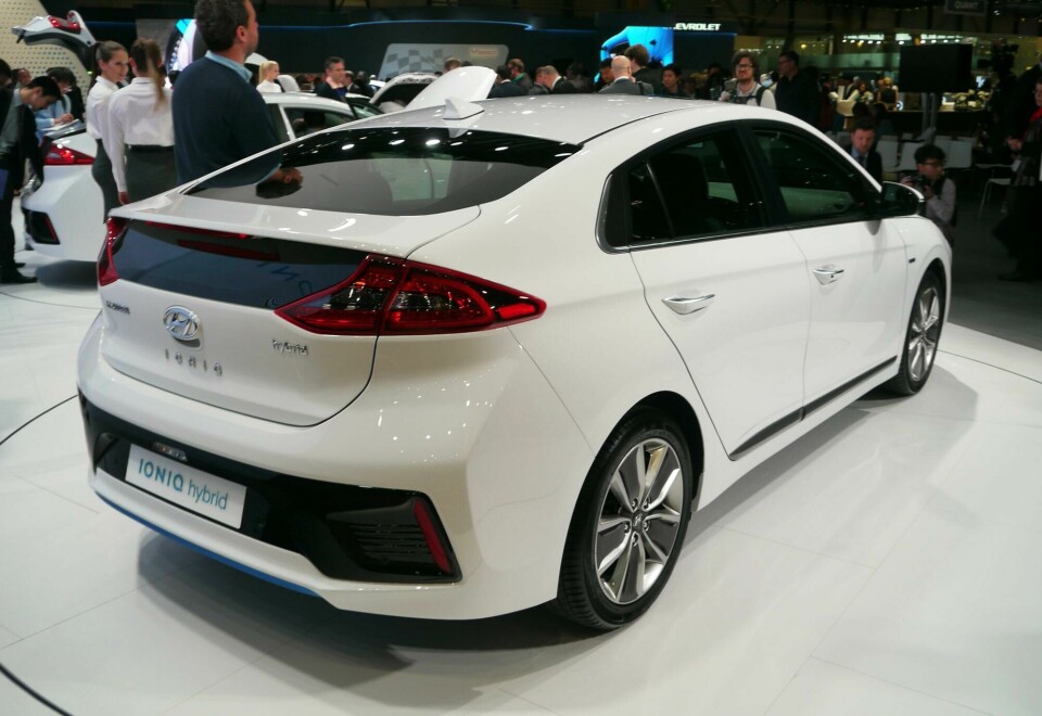 Geneva 2016: Hyundai Ioniq hits the hybrid middle-ground hyundai-ioniq-3