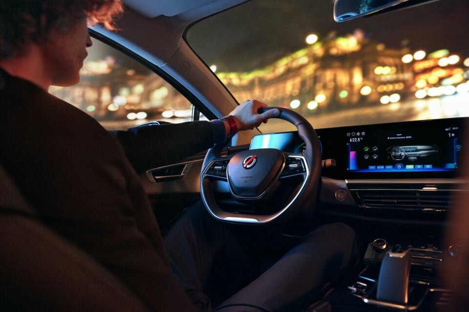 Renault shows Mobilize Limo designed for ride-hailing Mobilize Limo interior 1