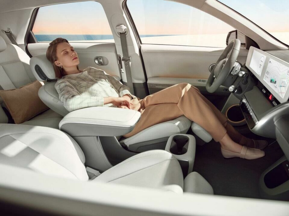 The Ioniq’s reclining seats take cues from air travel Hyundai Ioniq recline