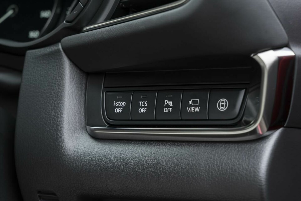 The CX-30 is equipped with numerous safety features CX-30_Skyactiv-X_006