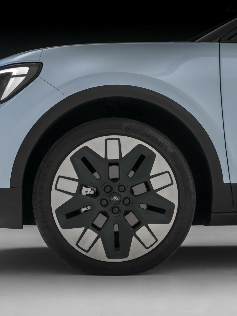 The wheels were carefully designed to optimise aero and, importantly, to stand out 2023_FORD_NewElectricExplorer_Studio_11