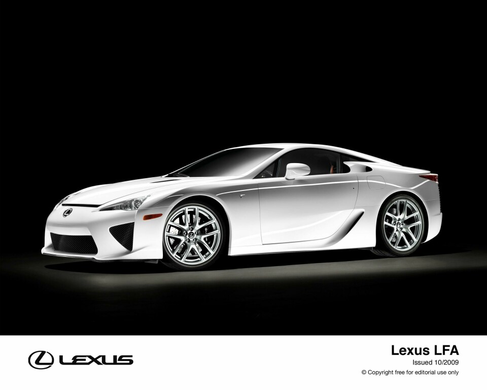 Lexus LFA 2009 side view Lexus LFA side