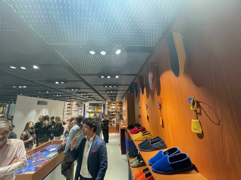 Slippers in Larusmiani store Slippers in Larusmiani store @ Milan DW 2024