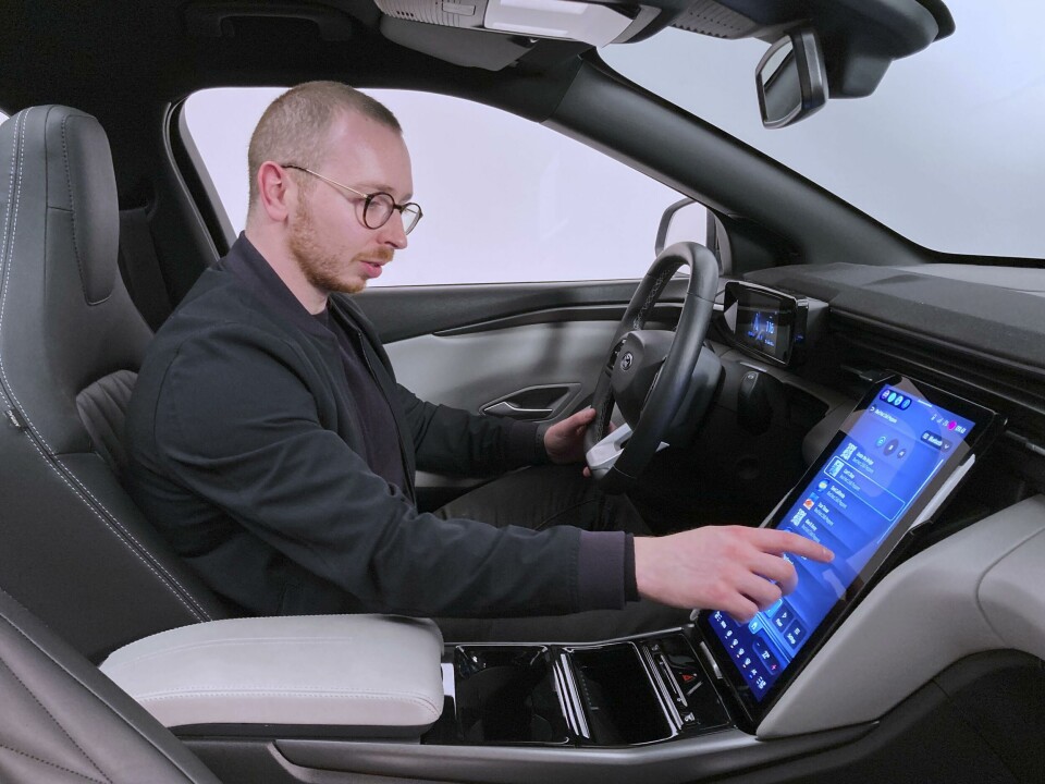 Spy the silver bar at the bottom of the screen, which opens a secret compartment New Ford midsize EV in Dusseldorf_2963Final_ok 1
