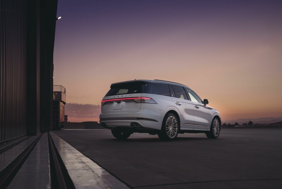 Lincoln unveils swanky Aviator Shinola Concept Lincoln_Aviator_Shinola_Concept_23