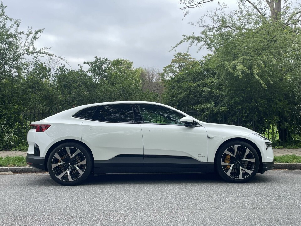 Polestar 4 side profile 12. Polestar 4 - ext side R (bushes)