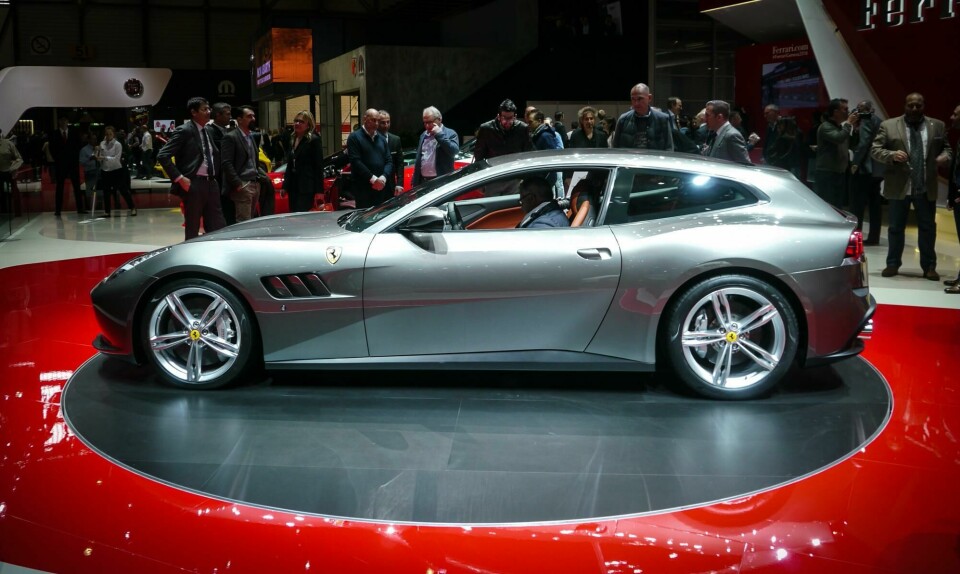 Trend Report – Geneva motor show 2016: Wagons Ferrari FF lusso Geneva