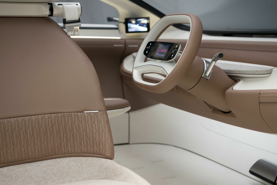 The interior of the Tata Avinya concept Tata Avinya - int seat & dash 0006-226