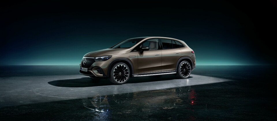 Mercedes-Benz debuts the EQE SUV in Paris Mercedes EQE hero