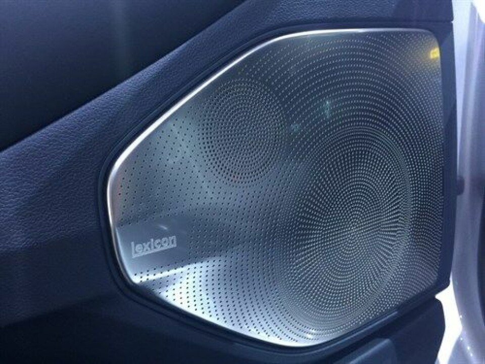 Detroit 2017: Trend – upscale speaker grilles Genesis G90 Lexicon Web