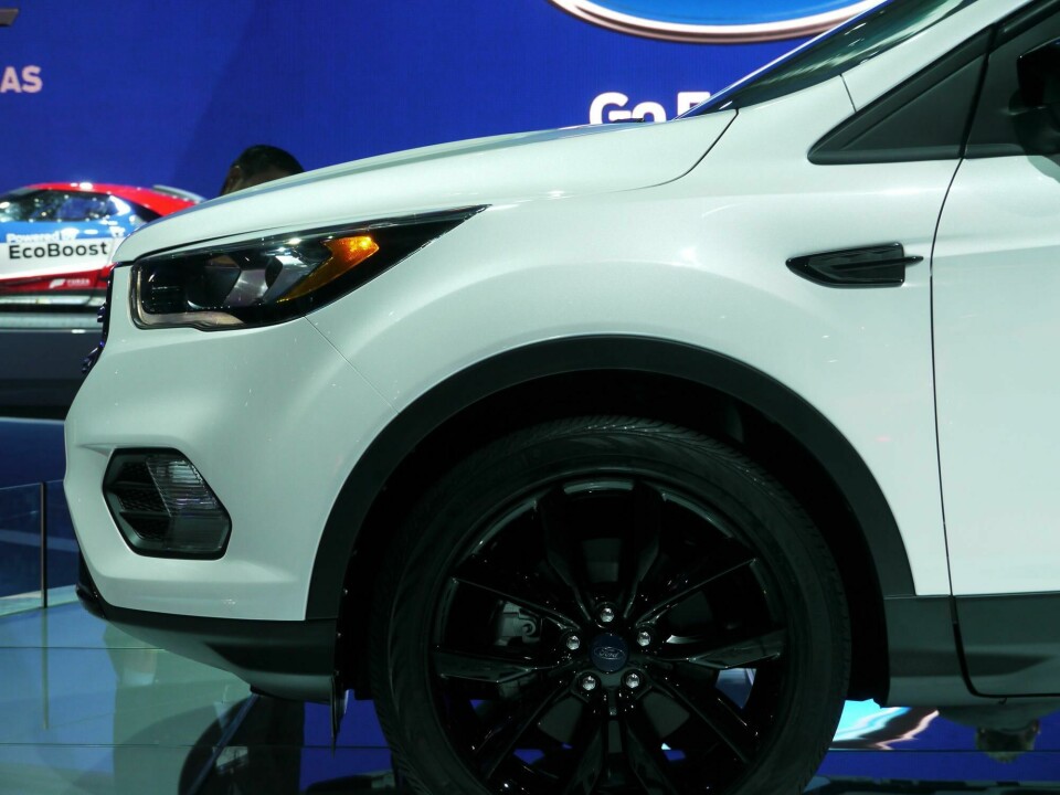 LA 2015: Ford Escape shifts focus from crossover towards SUV ford-escape-2