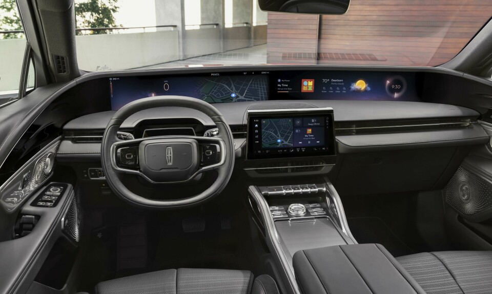 The interior of the 2024 Lincoln Nautilus, shown here in Black Onyx trim 2024 Lincoln Nautilus Reserve Jet Package_Black Onyx _05