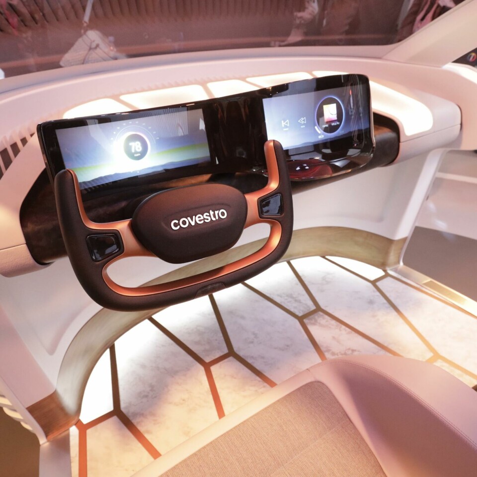 The curved displays have integrated control functions 009_190008_15_0670