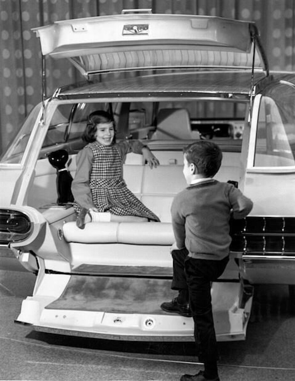 Child’s Play: the Aurora featured a step for ease of access Ford Aurora Concept 11