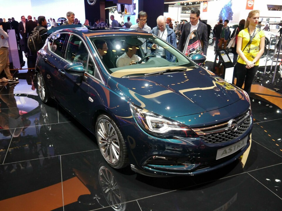 Frankfurt 2015: Renault Megane and Opel Astra face off Opel Astra 01