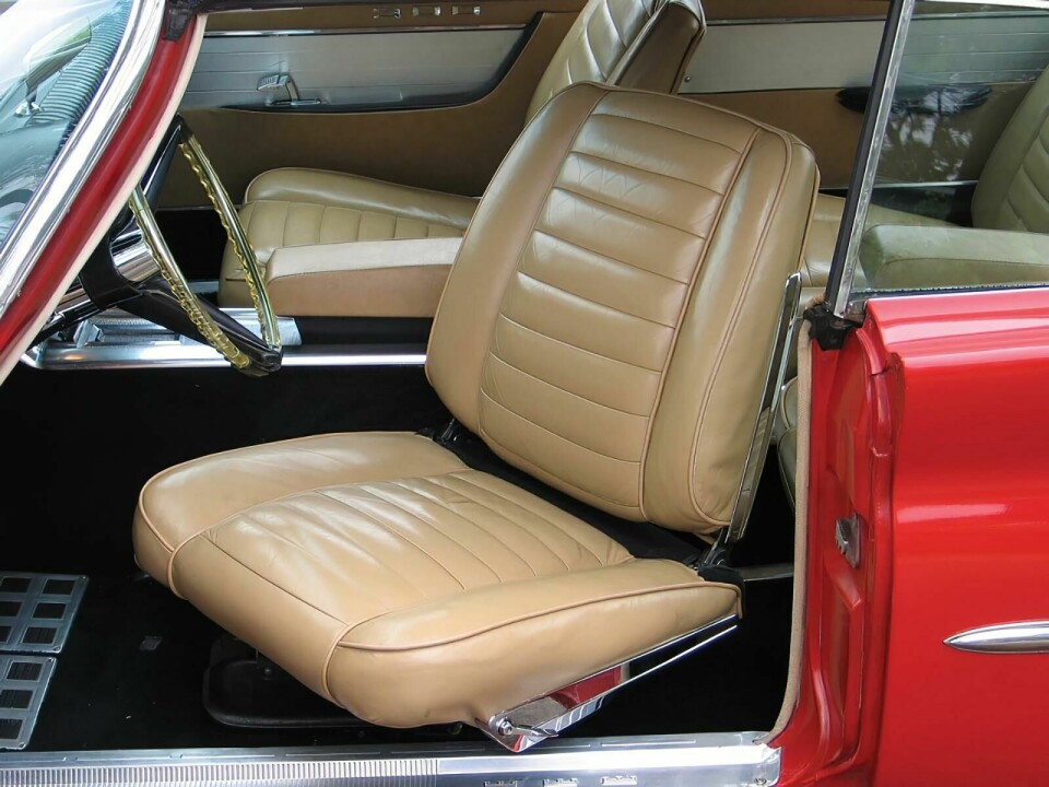 1960 Chrysler with swivel seats up front Chrysler