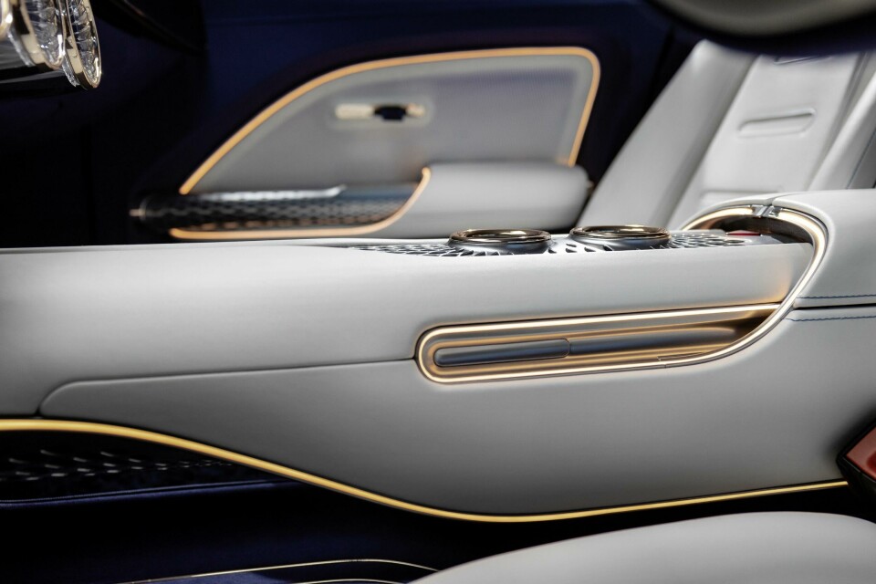 The centre console of the Mercedes-Benz VISION EQXX Mercedes-Benz VISION EQXX0001_195