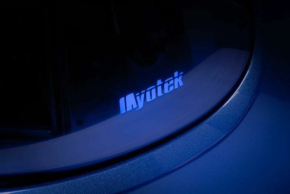 Myotek’s LEDs inside polycarbonate Myotek in polycarbonate