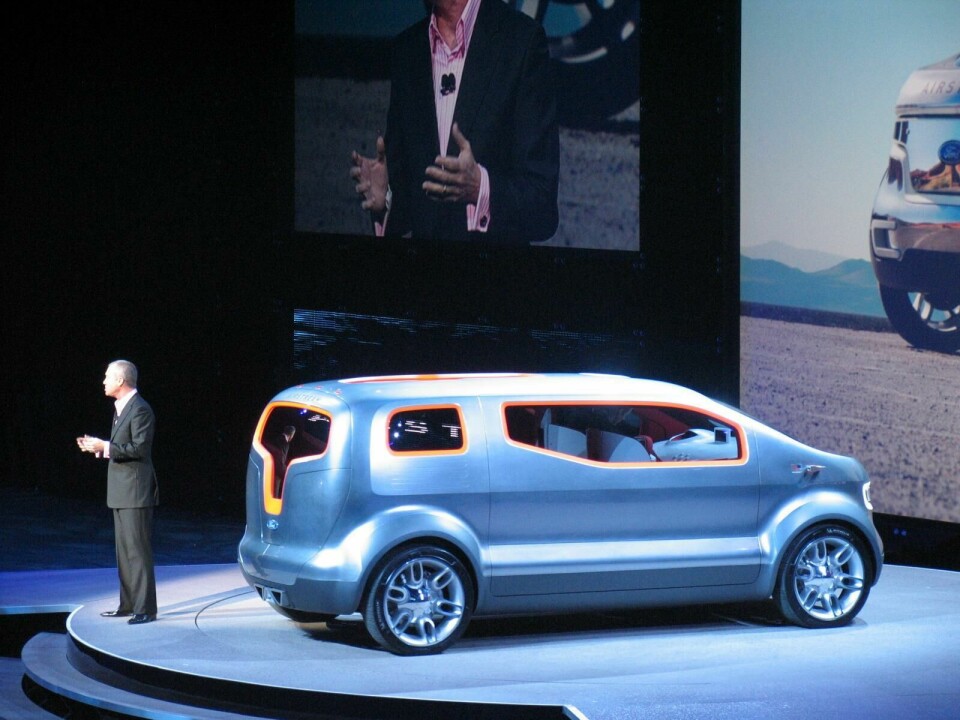 Design Review: Ford Airstream Concept 63823_68