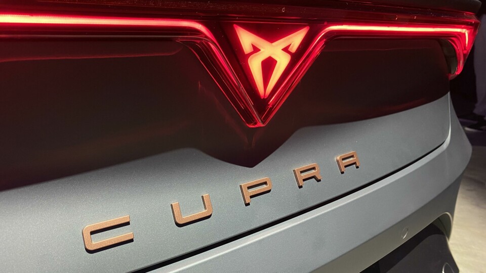 Cupra light bar and logo Cupra light bar