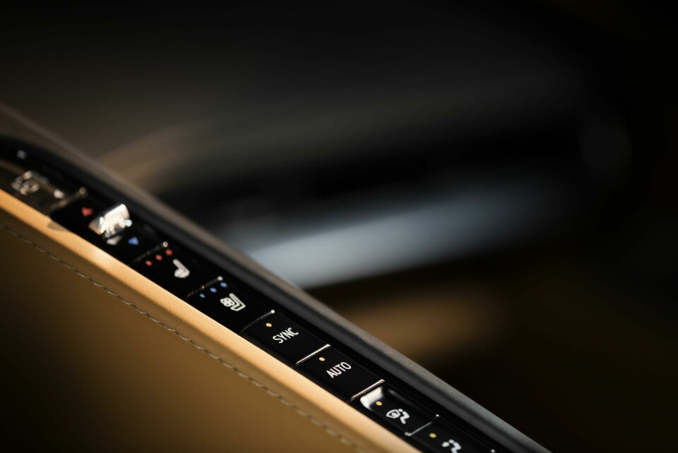 Physical buttons, all in a line Physical buttons, all in a line