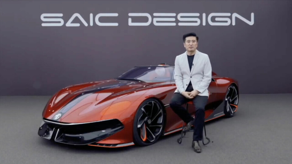 Watch: SAIC Motor design review of the MG Cyberster concept SAIC Motor Shao Jingfeng with MG Cyberster