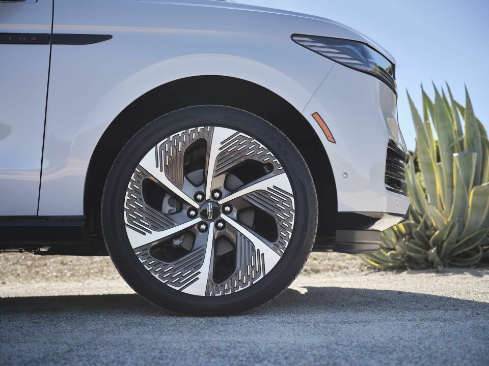 Car design round-up: Monterey launches, Battista Targamerica and RUF 2025 Lincoln Navigator L Black Label_Crystal White_24